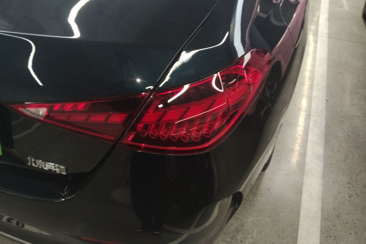 奔驰C级 2022款 改款 C 260 L 运动版车身外观9