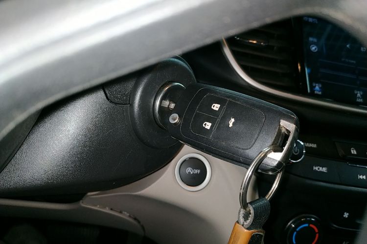 别克 英朗 2015款 15N 自动精英型中控内饰11