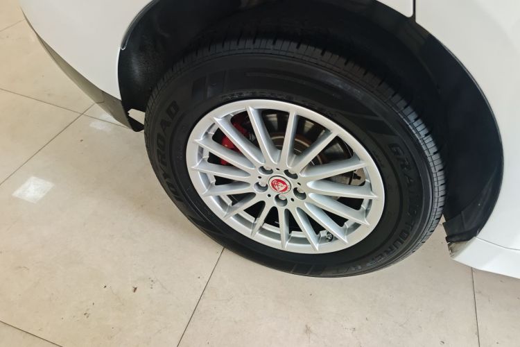 捷豹F-PACE 2018款 2.0T 两驱都市尊享版车身外观6008