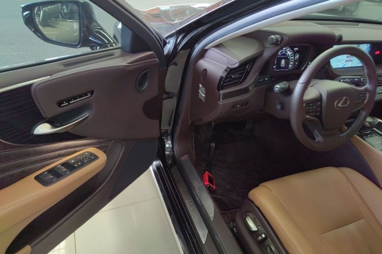 雷克萨斯LS 2020款 500h 卓越版 国VI中控内饰7003