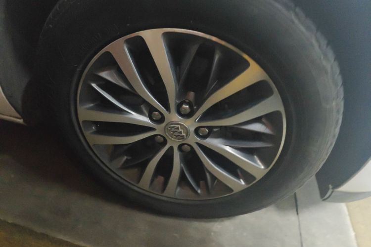 别克GL8 2017款 ES 28T 豪华型 国V车身外观10