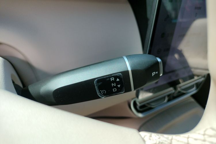 深蓝汽车 深蓝S09 2025款 四驱Ultra+ 高定版中控内饰18