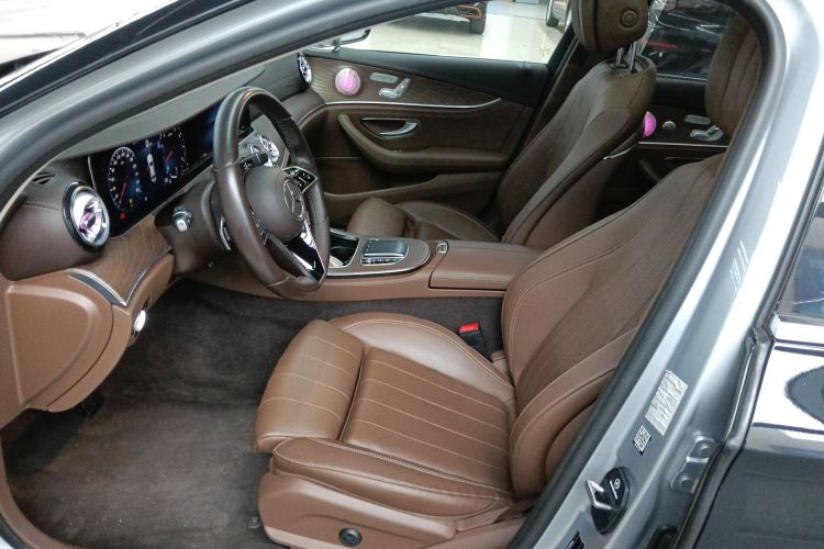 奔驰E级 2022款 改款 E 300 L 豪华型中控内饰19