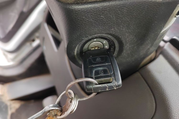 五菱汽车 五菱宏光V 2019款 1.5L劲取版国VI LAR中控内饰11