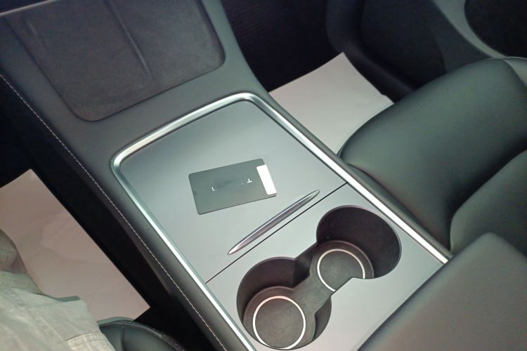 特斯拉 Model Y 2022款 后轮驱动版中控内饰7001