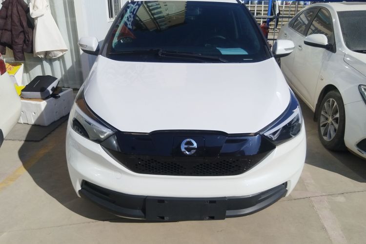 江铃集团新能源 易至EV3 2022款 小雷达悦跑型车身外观2