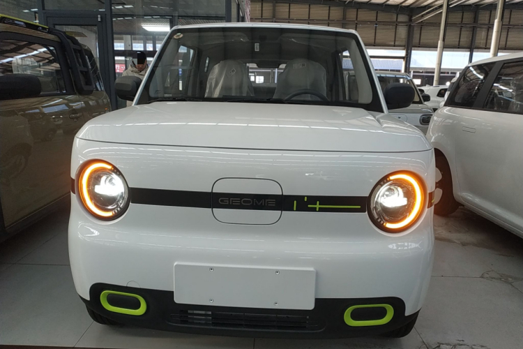 吉利银河 熊猫 2025款 210km 元气熊车身外观2