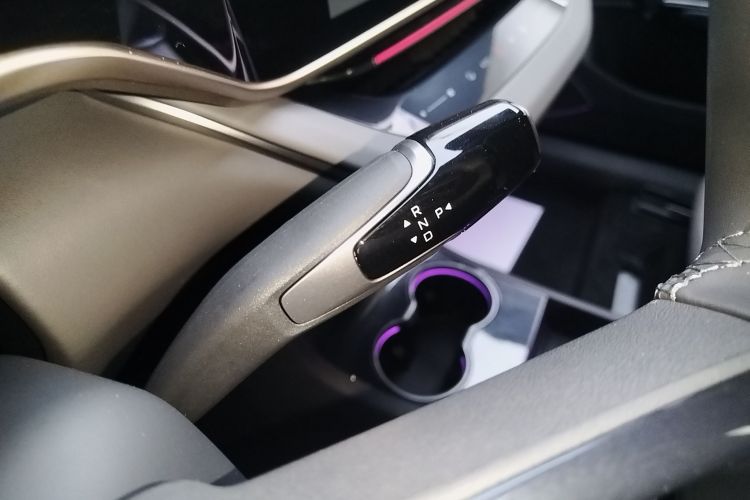 红旗EH7 2024款 690 Pro荣耀版中控内饰18