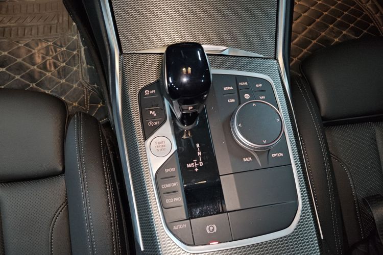 宝马4系 2022款 425i Gran Coupe M运动曜夜套装中控内饰18