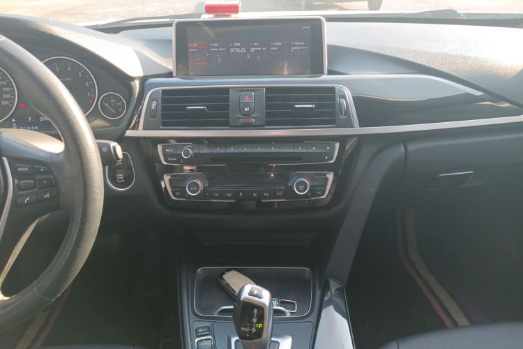 宝马3系 2017款 320Li 时尚型中控内饰16