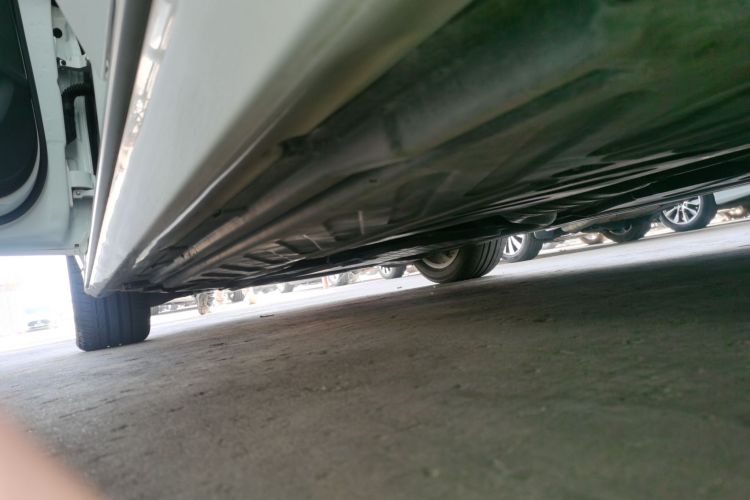 奔驰C级 2019款 C 180 L 时尚型运动版局部细节9002