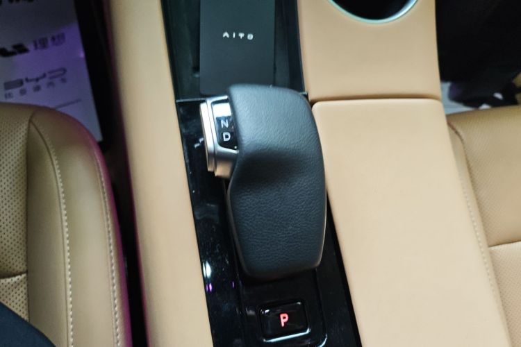 鸿蒙智行 问界M5 2022款 增程四驱性能版中控内饰18