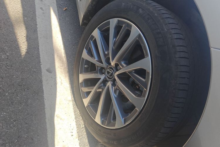 雷克萨斯ES 2025款 200 臻享版车身外观10