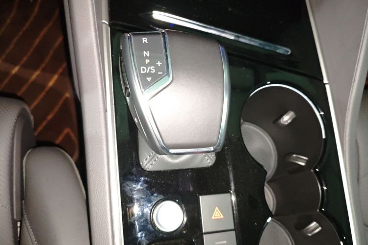 大众 途锐 2022款 3.0TSI 锐享版 曜黑运动套装中控内饰18