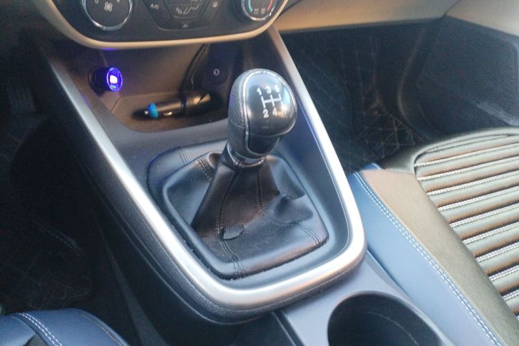 福特 福睿斯 2015款 1.5L 手动舒适型中控内饰18