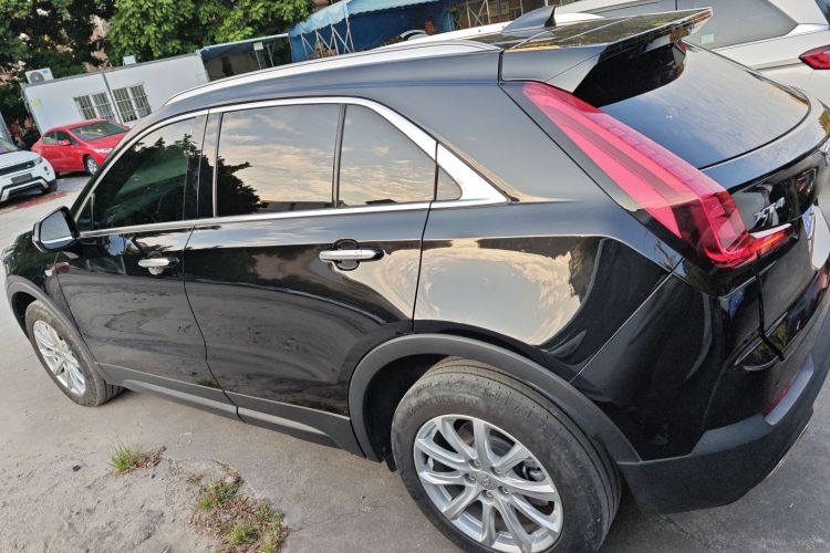 凯迪拉克XT4 2022款 28T 两驱风尚型车身外观4