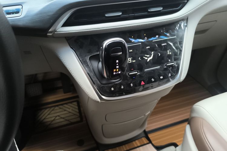 别克GL8 2023款 ES陆尊 舒适型中控内饰18