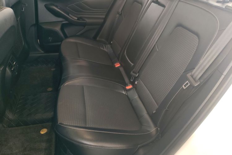 福特 福克斯 2020款 三厢 EcoBoost 180 自动锋潮型中控内饰21