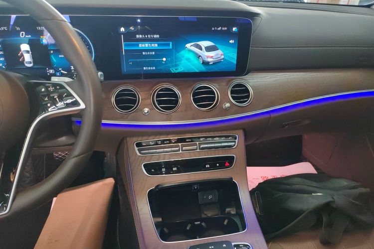 奔驰E级 2023款 改款 E 300 L 时尚型中控内饰16
