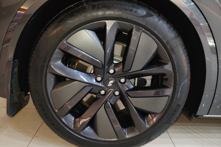 理想汽车 理想L8 2023款 Max车身外观6008