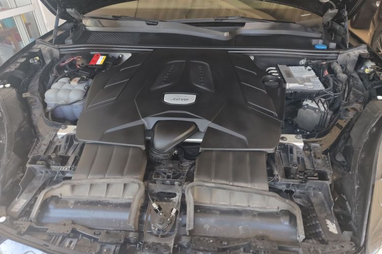 保时捷 2019款 Cayenne Coupé 3.0T机舱底盘24