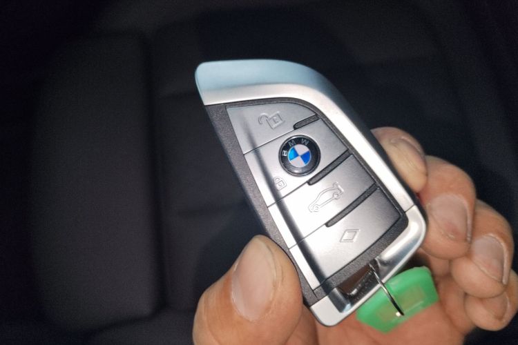 宝马3系 2022款 325i M运动曜夜套装中控内饰7001