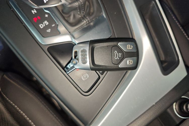 奥迪A4L 2020款 40 TFSI 时尚动感型中控内饰11