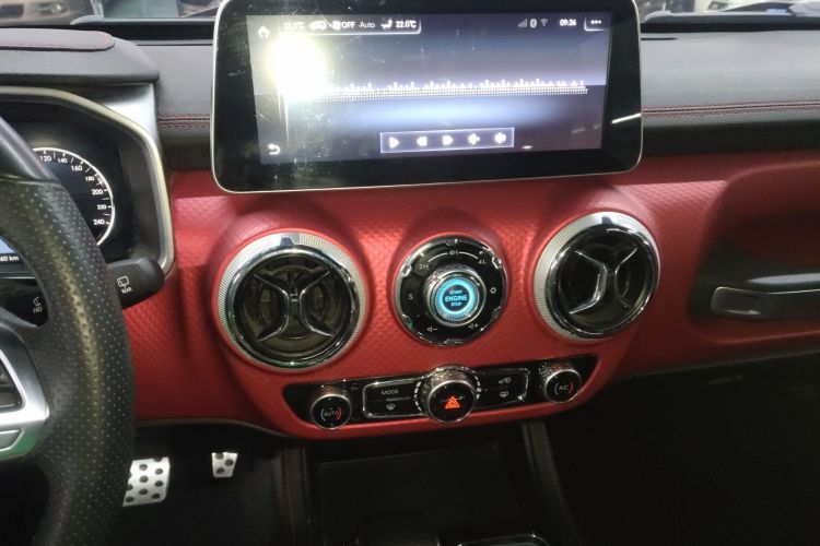 北京越野 北京BJ40 2018款 PLUS 2.3T 自动四驱尊享版 国V中控内饰16