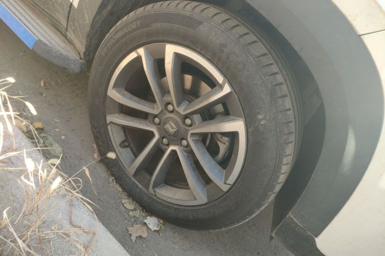 宝骏RS-3 2020款 1.5T CVT智能尊贵型车身外观10