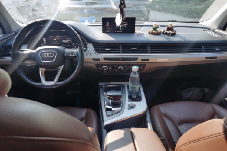 奥迪Q7 2018款 45 TFSI 技术型中控内饰12