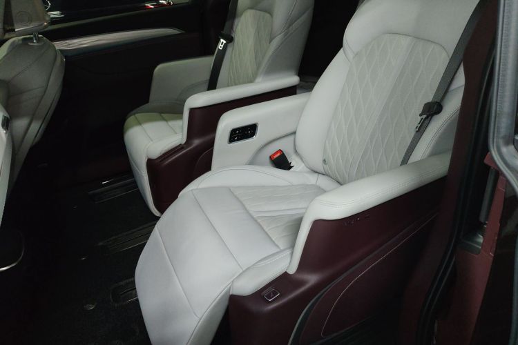 别克GL8 2022款 Avenir艾维亚 七座亲礼版中控内饰21