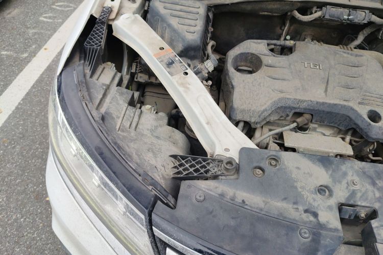 荣威RX5 2020款 20T 自动4G互联超越旗舰版机舱底盘25