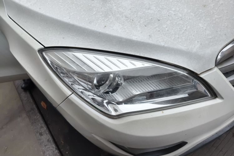 长安CS35 2016款 1.6L 手动豪华型 国V车身外观8