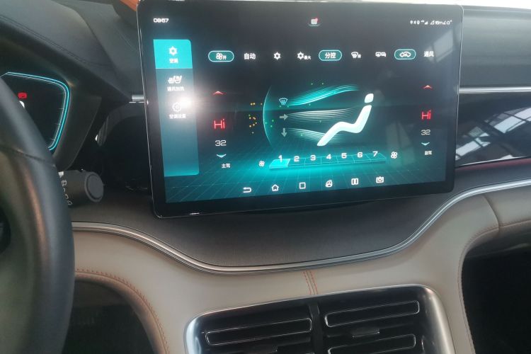 比亚迪 宋PLUS新能源 2021款 DM-i 51KM 尊荣型中控内饰16