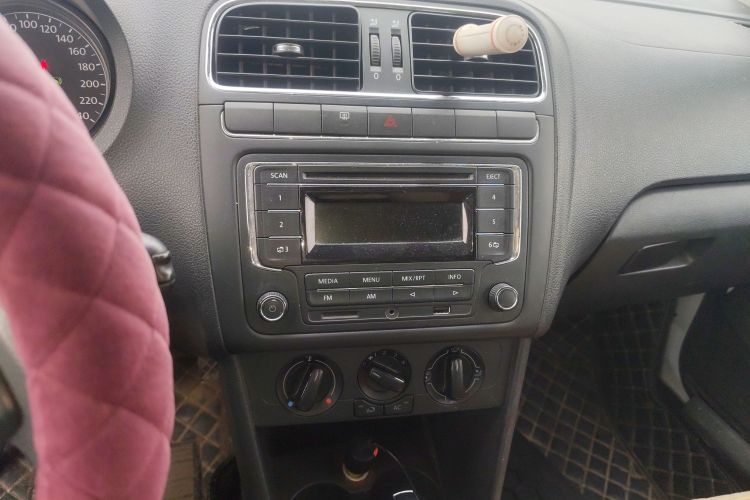 大众 Polo 2013款 1.4L 自动舒适版中控内饰16