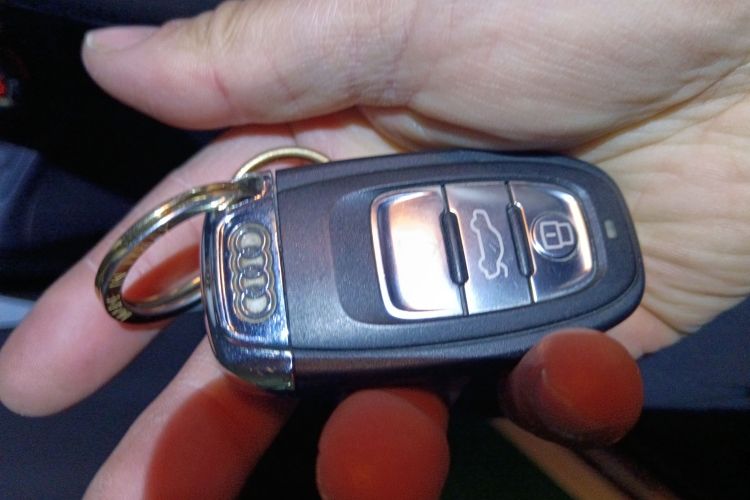 奥迪A4L 2010款 2.0 TFSI 舒适型中控内饰11