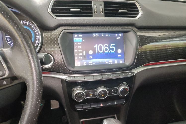 哈弗H2 2017款 蓝标 1.5T 自动两驱豪华型中控内饰16