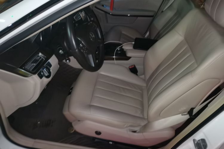 奔驰E级 2014款 E 260 L 豪华型局部细节19