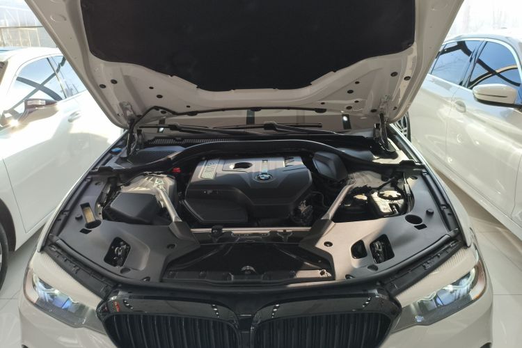 宝马5系 2020款 525Li M运动套装机舱底盘24