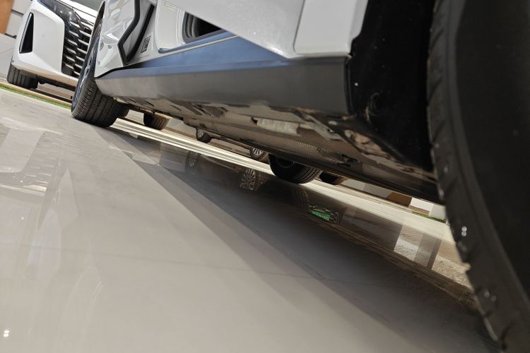 比亚迪 秦L 2024款 DM-i 120KM超越型局部细节9001