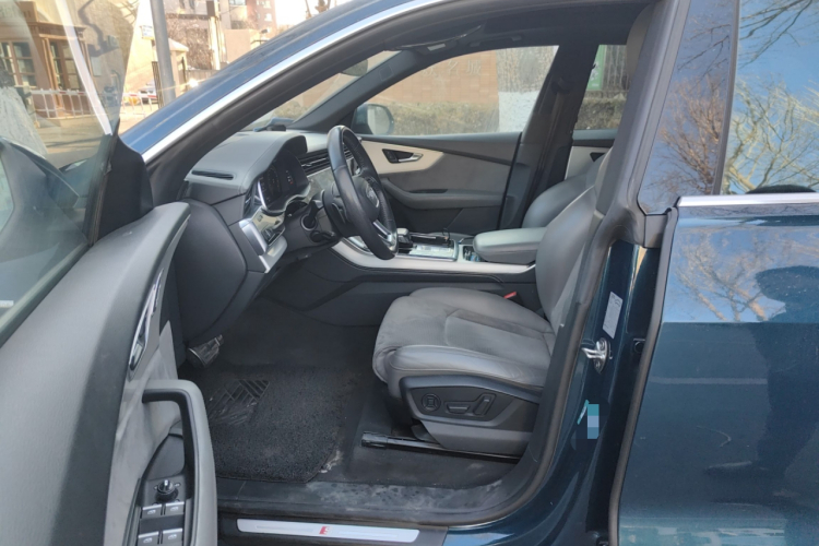 奥迪Q8 2019款 55 TFSI 臻选动感型局部细节19