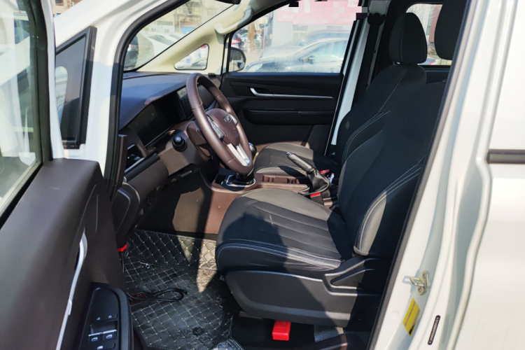 BAW北汽制造 锐胜王牌M7 2023款 1.6L 标轴创富型 7座中控内饰19