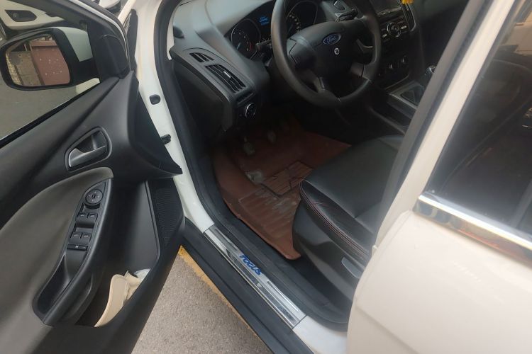 福特 福克斯 2012款 两厢 1.6L 手动舒适型中控内饰7003