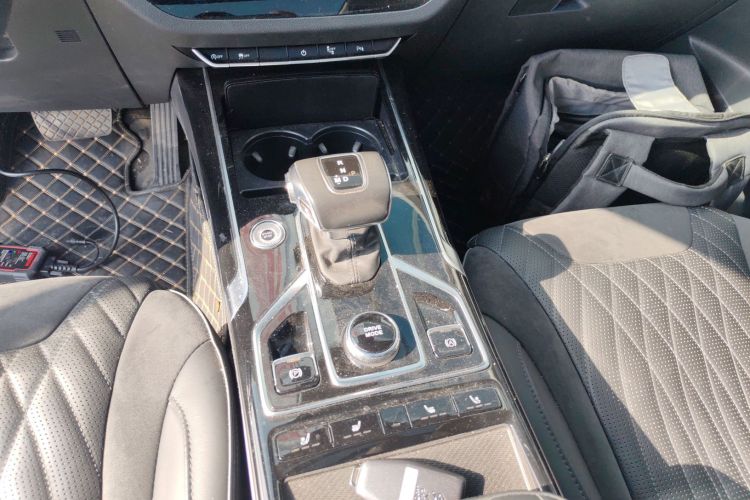 红旗HS5 2022款 改款 2.0T 智联旗享版中控内饰18