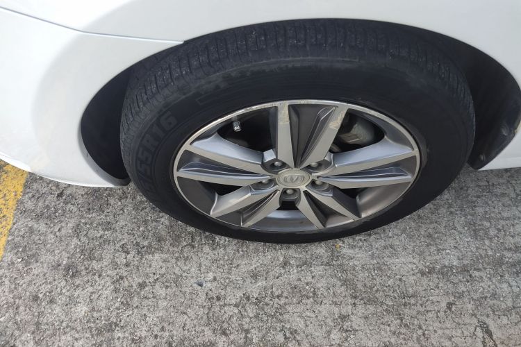 长安 逸动 2016款 1.6L 自动风尚型车身外观6007