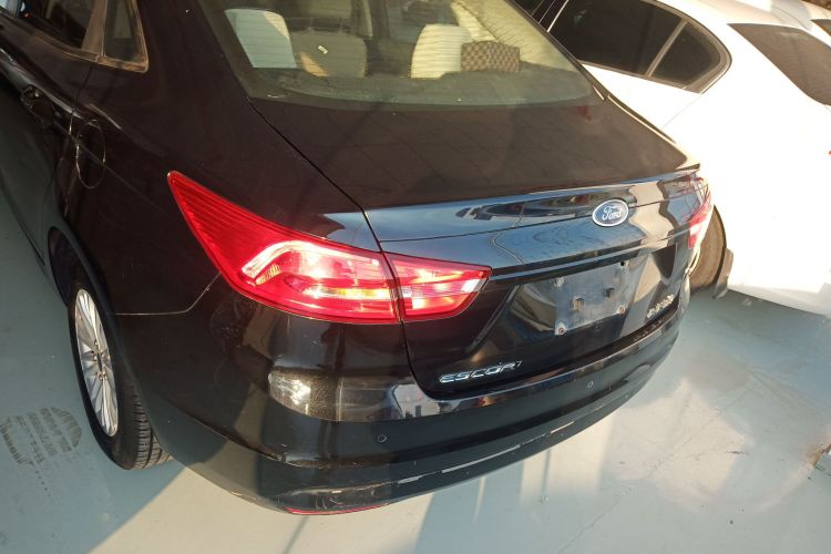 福特 福睿斯 2015款 1.5L 自动舒适型车身外观6