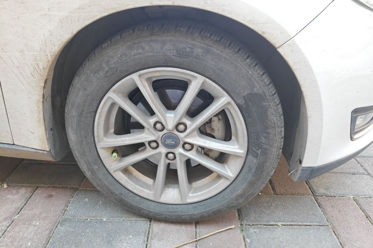 福特 福克斯 2015款 三厢 EcoBoost 125 手动超能风尚型车身外观6007