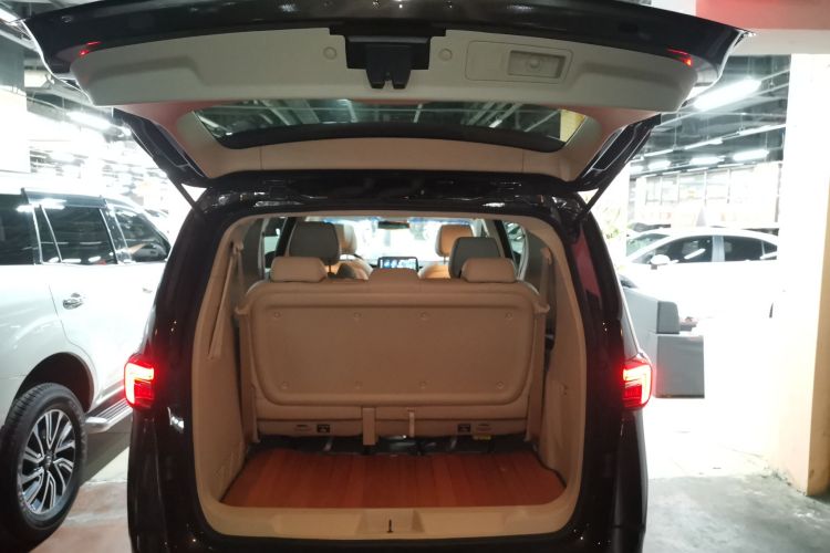 别克GL8 2021款 陆上公务舱 652T 豪华型机舱底盘23