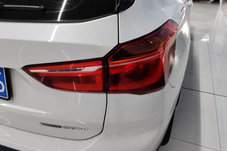 宝马X1 2019款 sDrive20Li 领先型车身外观6006