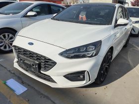 福特 福克斯 2021款 两厢 EcoBoost 180 自动ST Line